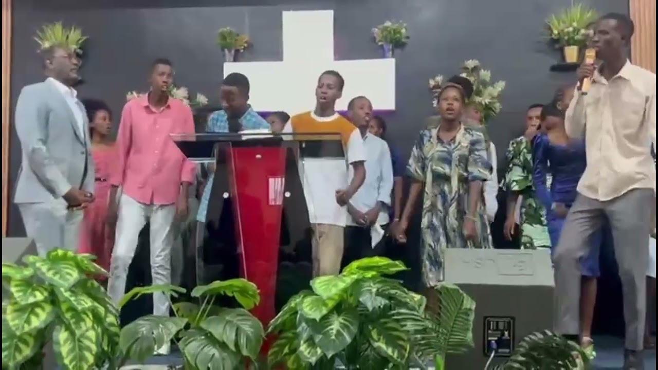   BWAMBERE MOISE NYARUGABO ARIRIBYE ICHORARI IBITANGAZA BIRABAYE  TURAMWIYEGEREJE MURI CORNER STONE 