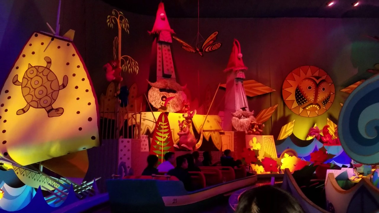 DISNEYLAND SMALL WORLD 2016 XMAS