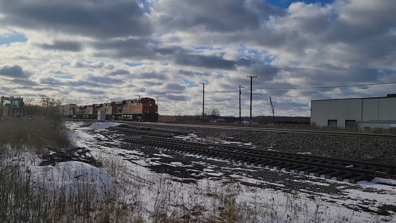 EB 4 engine BNSF intermodal train with horn salute in Lemont IL 