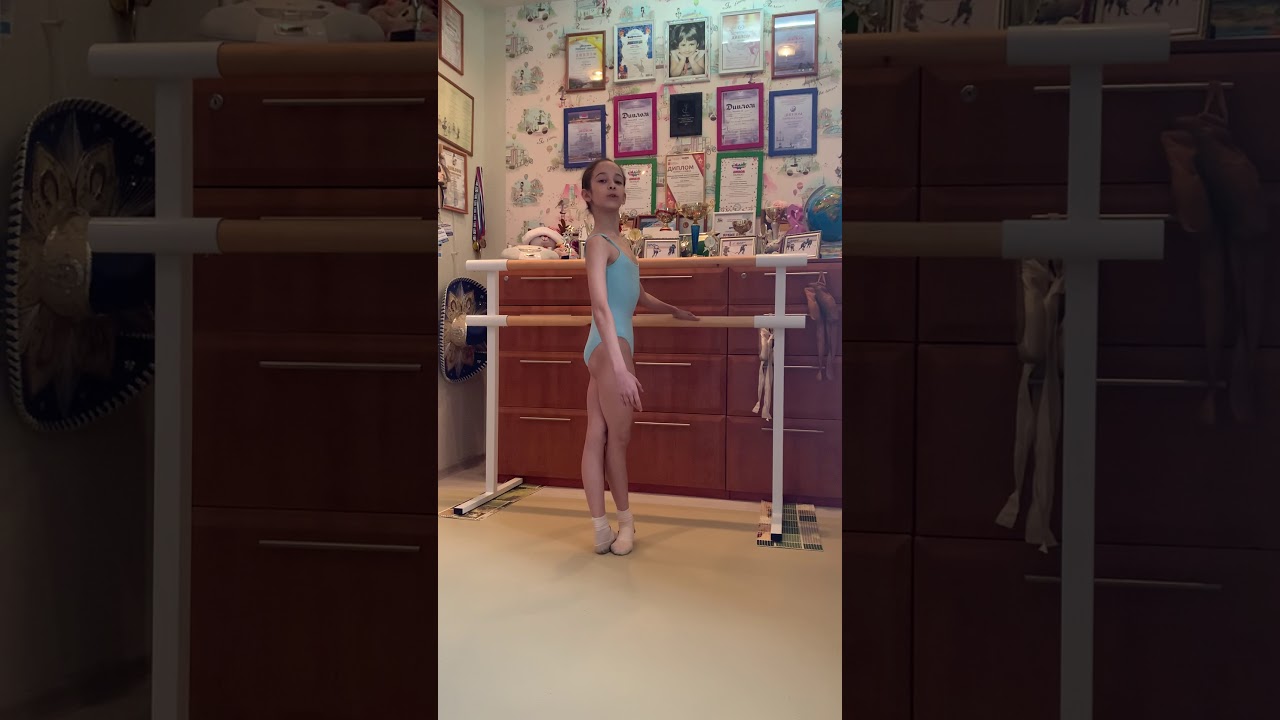 Petit battement с правой ноги