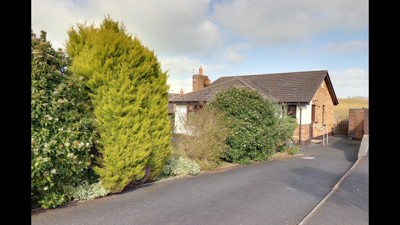8 Mid Island Park, Greyabbey.