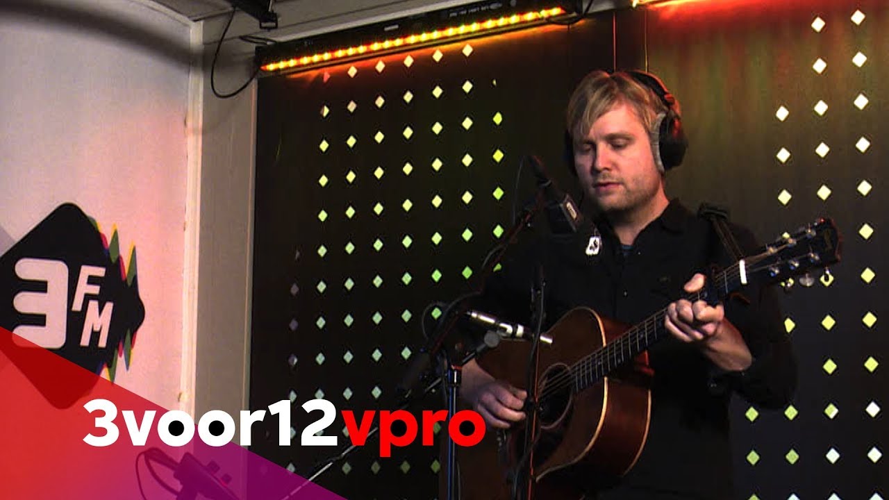 AWKWARD i - Live at 3voor12 Radio