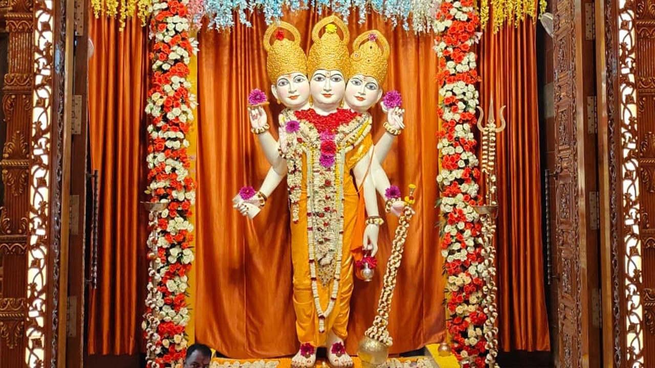 गुरुवार | १९ ०२ २०२५ | श्री ब्रह्मदत्त धाम |  कोलकाता | श्री नारायण महाराज कि जय