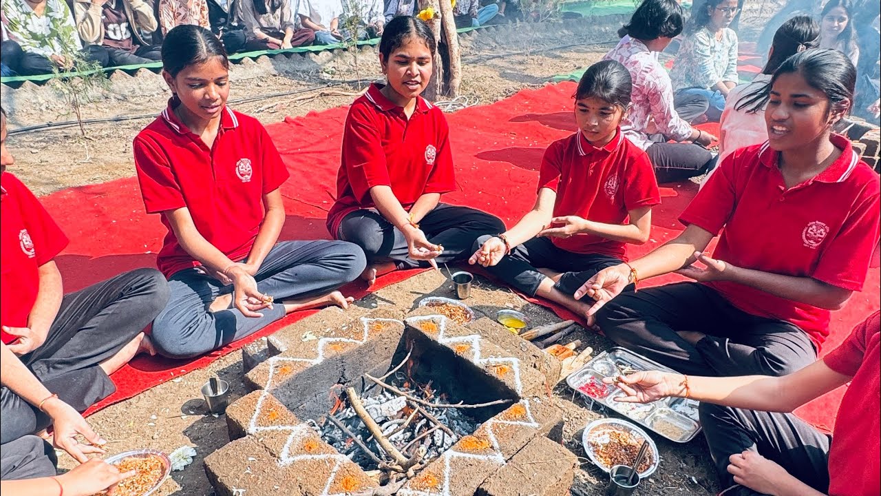 पीएम श्री स्कूल नवोदय विद्यालय धार में भारतीय ज्ञानप्रणाली की शिक्षा एवं गायत्री यज्ञका सुंदर आयोजन 