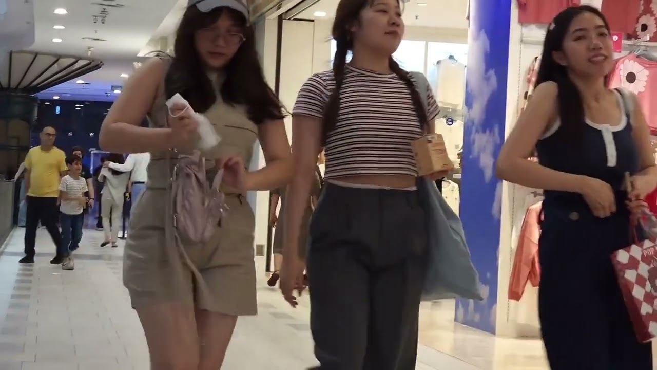 All Walk No Talk : bangkok playful city heat seductive 120335 541