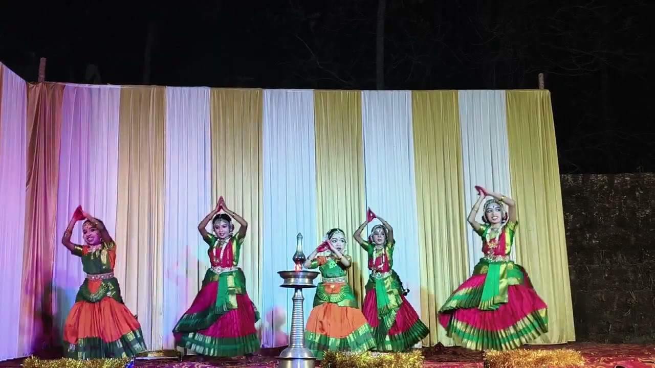 Varnamayilerum thankavadivela Uthara dhwani vaiga 