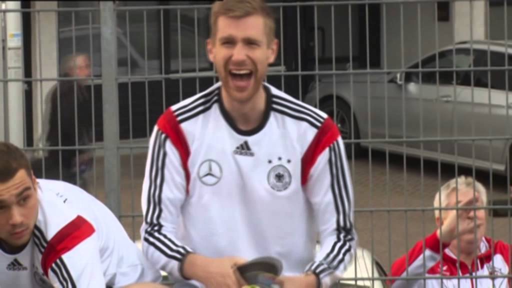 Deutscher Fußball Botschafter: Andre Schürrle schlägt Mesut Özil und Per Mertesacker
