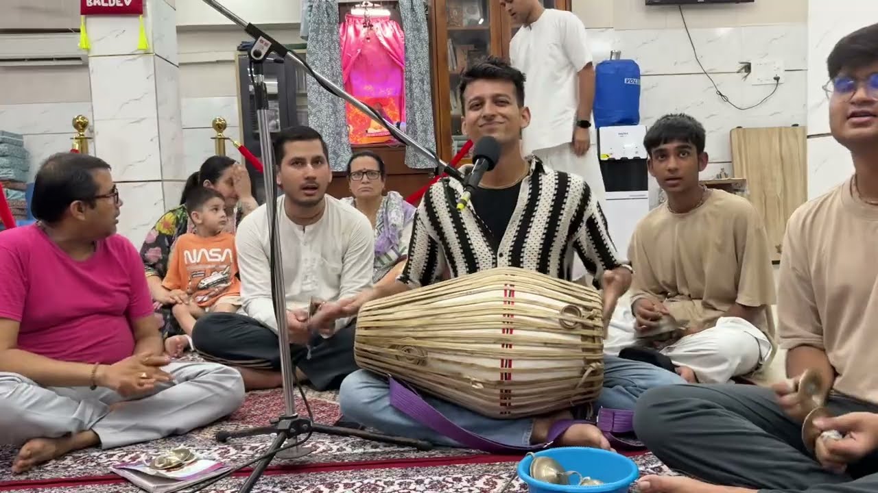 Melodious kirtan by Bhakt Ronish Prabhuji 