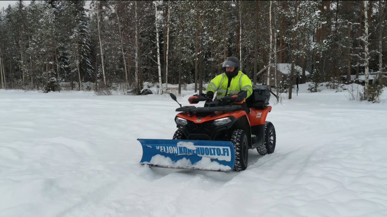 J&auml;&auml;tien harrasteauruuta m&ouml;nkij&auml;ll&auml;. 