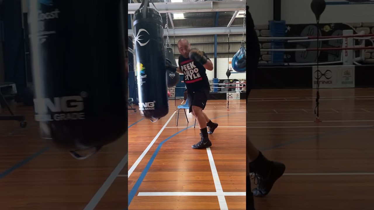 Heavy bag combo training #speedtraining #williebag #fastcombo