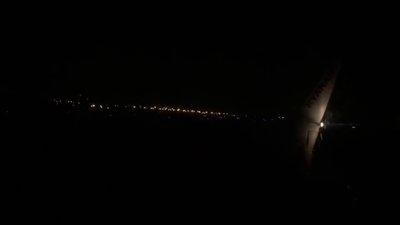 Takeoff Ryanair B737-800 from Dublin Airport (DUB) RWY 28