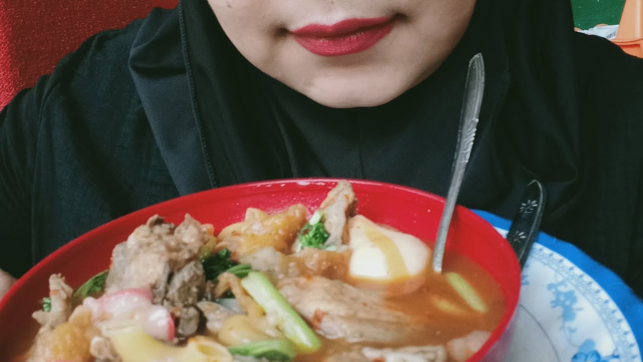 Makan seblak 