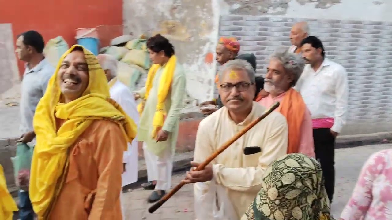 श्रीधाम जतीपुरा में हुरंगा खेलने को जाते हुएबृजवासी#girirajji#bhakti#ytvideo#trending#Vrindavan#