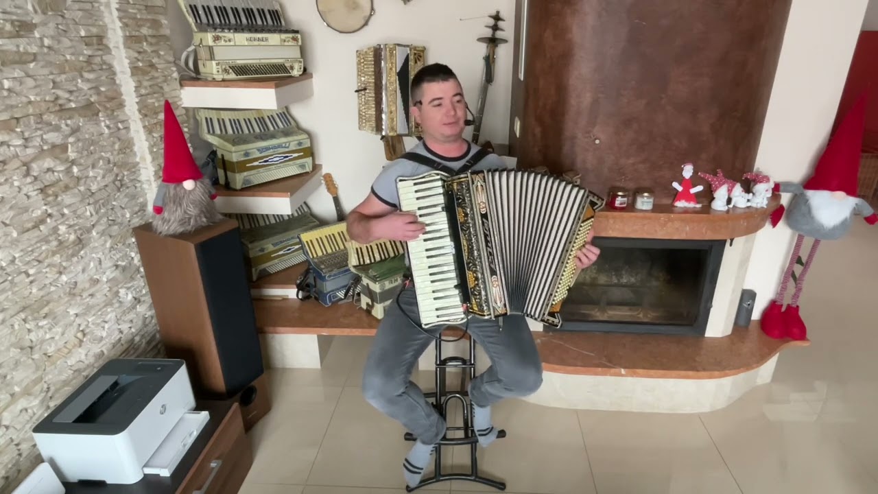 Ciemna nocka księżycowa (Serce to nie sługa) - wyk. Łukasz Tulej (akordeon + wokal)