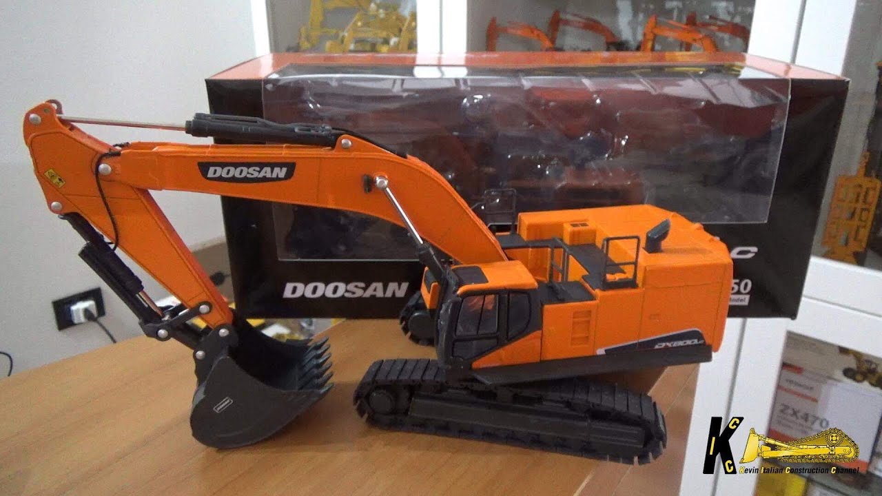 Doosan DX800 LC Excavator 1:50 Model Review