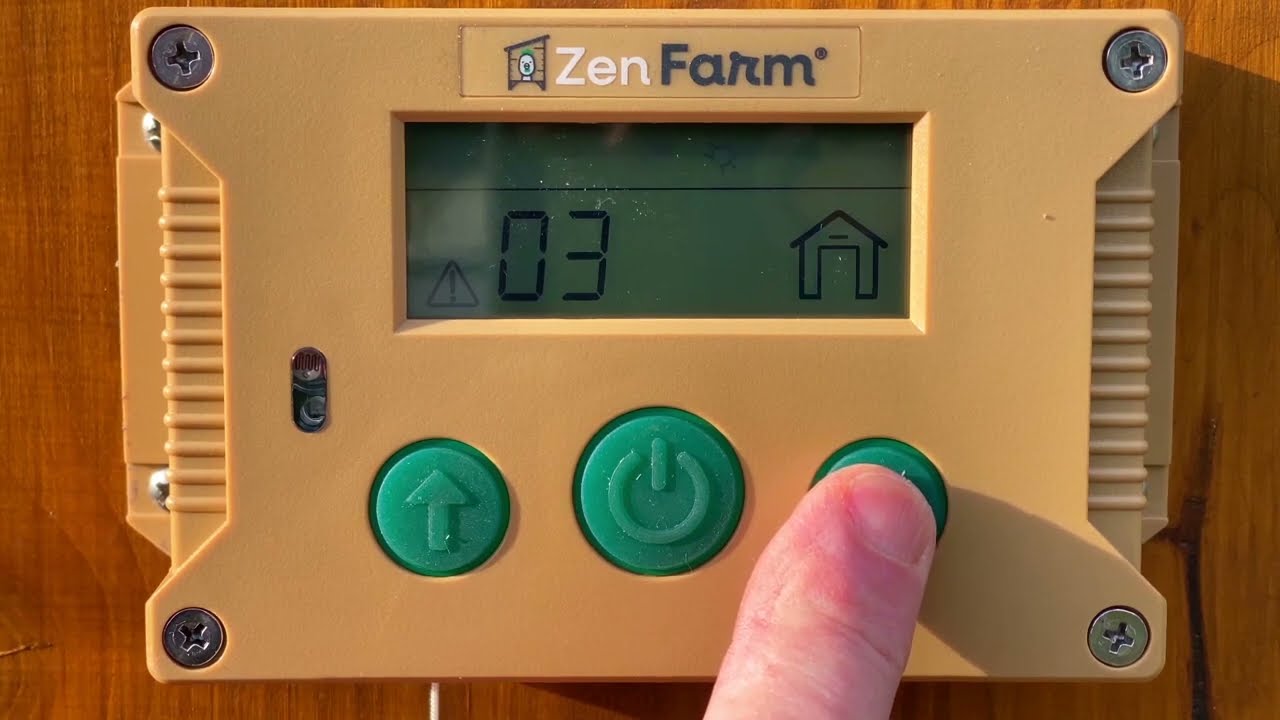 Installation d'un portier automatique pour poulailler Zen Farm et de sa trappe