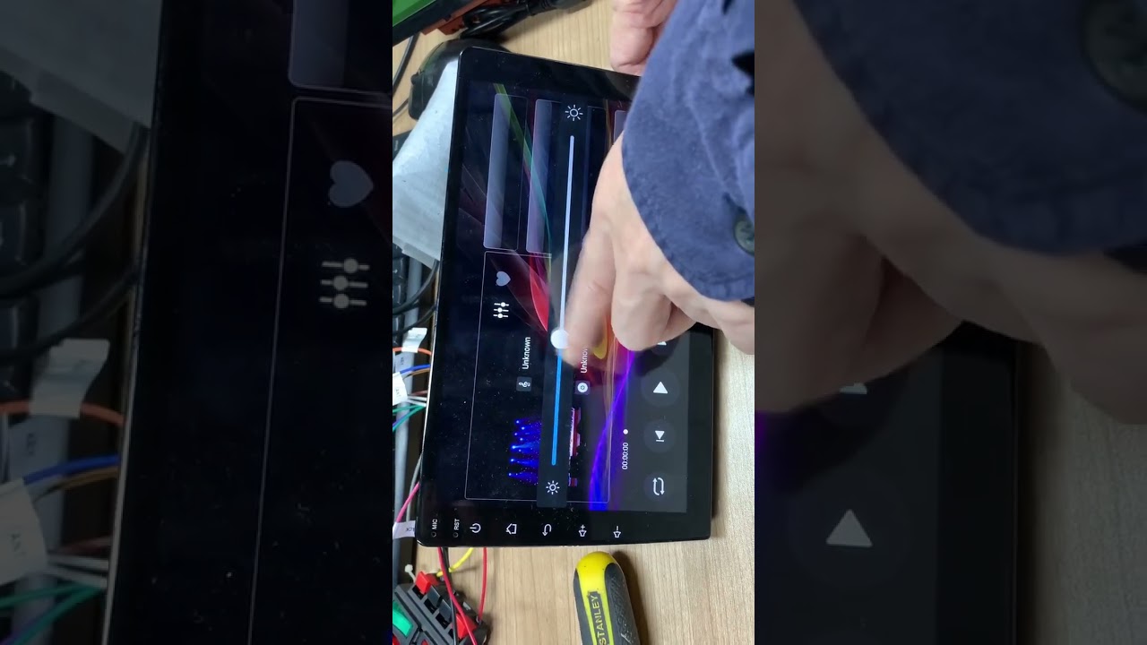 LEHX  Car Raido screen brightness adjustment