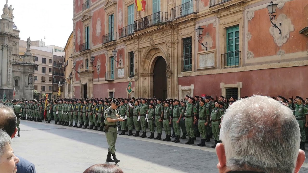 06-Himno de la BRIPAC. Entrega de la Bandera al Regimiento Zaragoza nº 5 de Paracaidistas