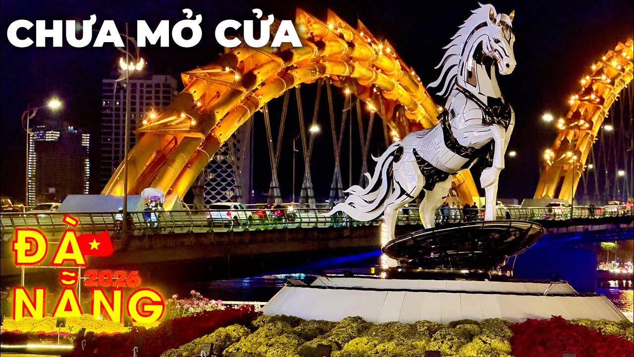 Dạo đêm sông Hàn, bất ngờ thấy người dân xếp hàng check-in