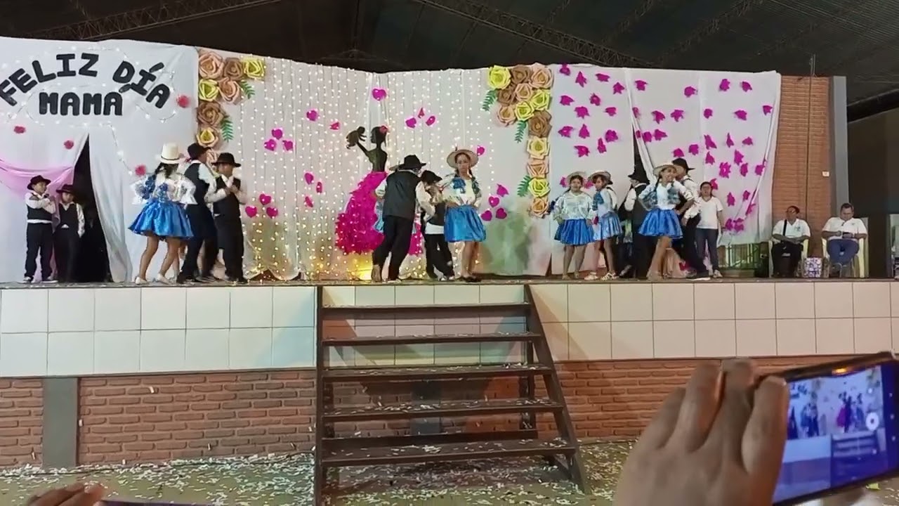 Danza carnavalito Cochabambino. Día de la madre. 6to primaria 2025