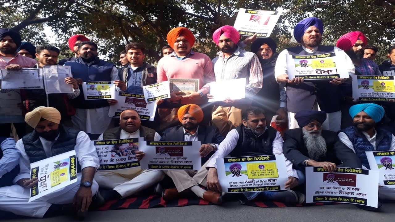 AAP and SAD MLAs protest against the Punjab government in Vidhan Sabha
