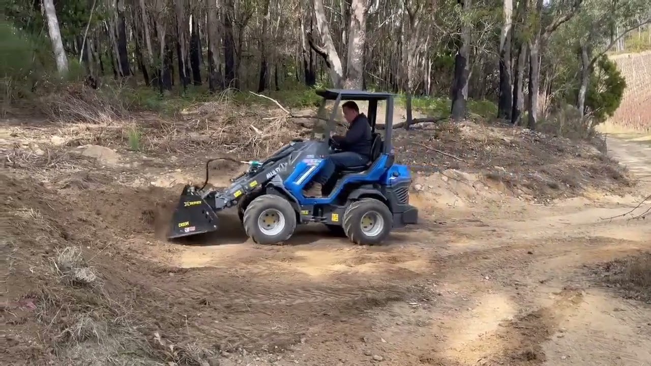 multione 6.3+k loader with 1400mm bucket