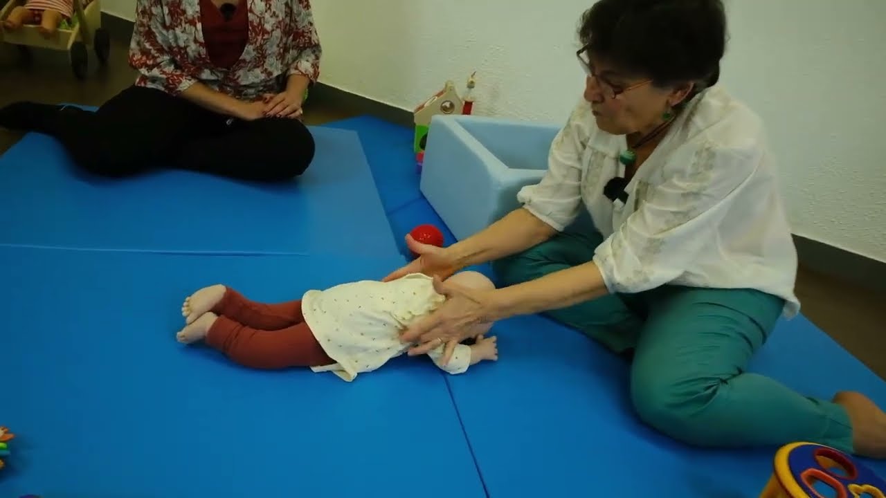 😟 Votre bébé rampe en arrière ... ?