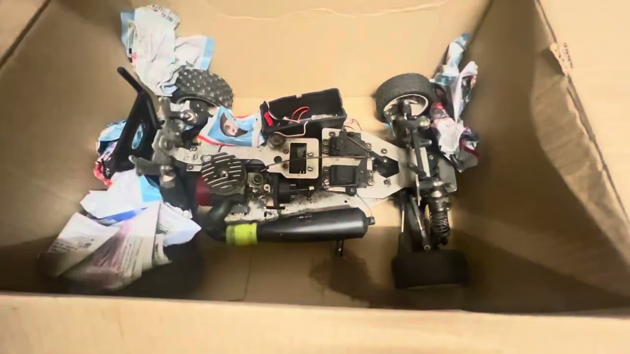 I got another Vintage Kyosho.. let’s open it guys..for restoration..