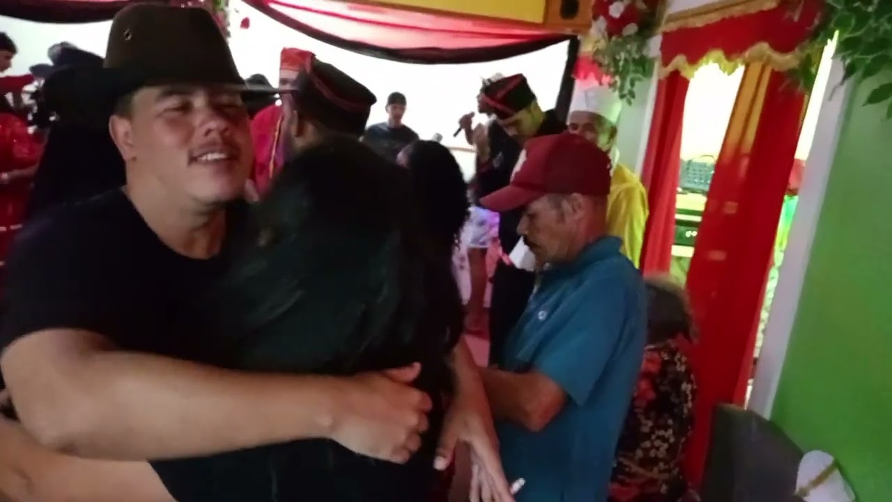CHEGADA DAS POMBA GIRA E DOS MESTRES.