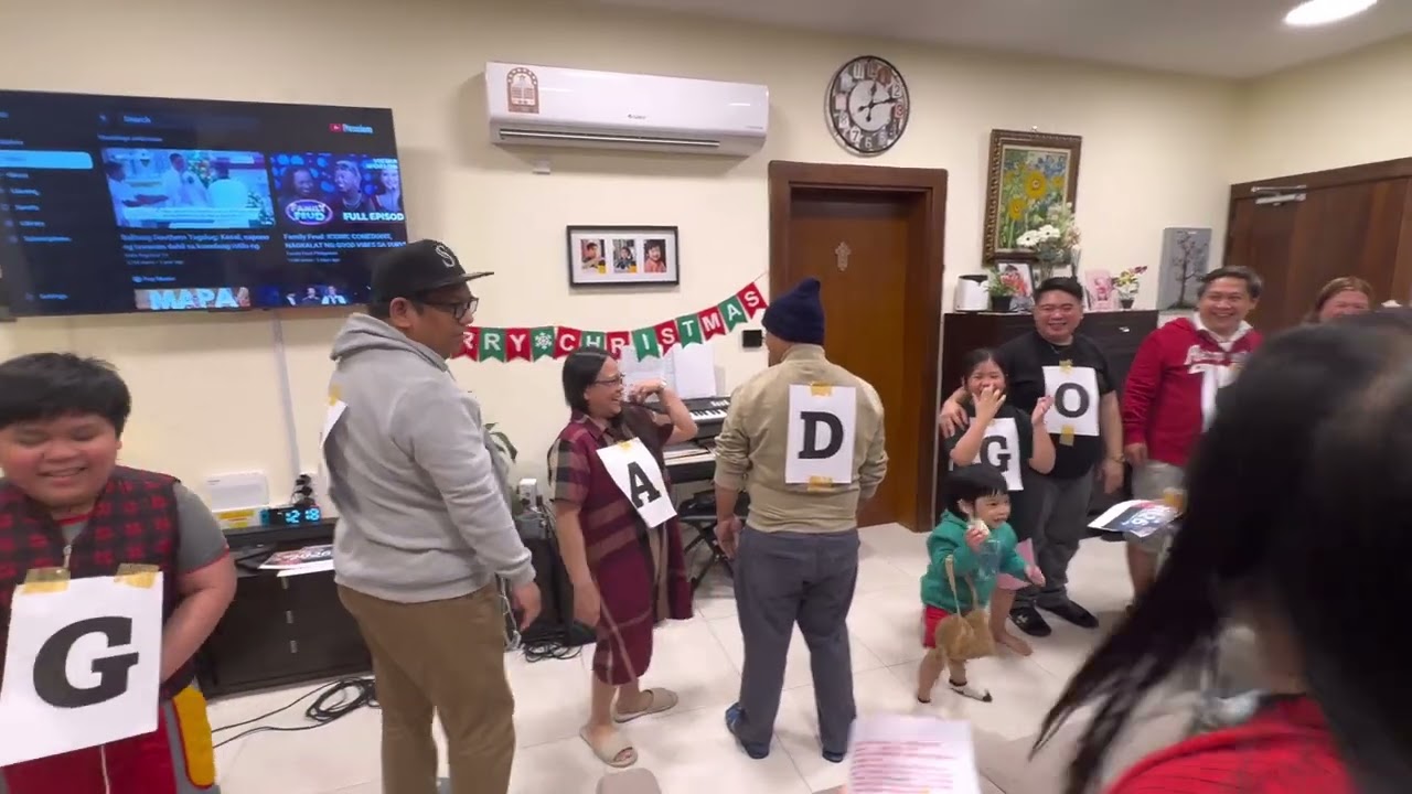 Human spelling bee parlor game