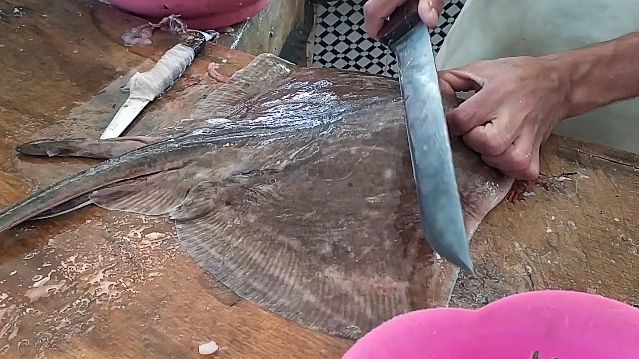 STREET STINGRAY SKINNING AND CUTTING