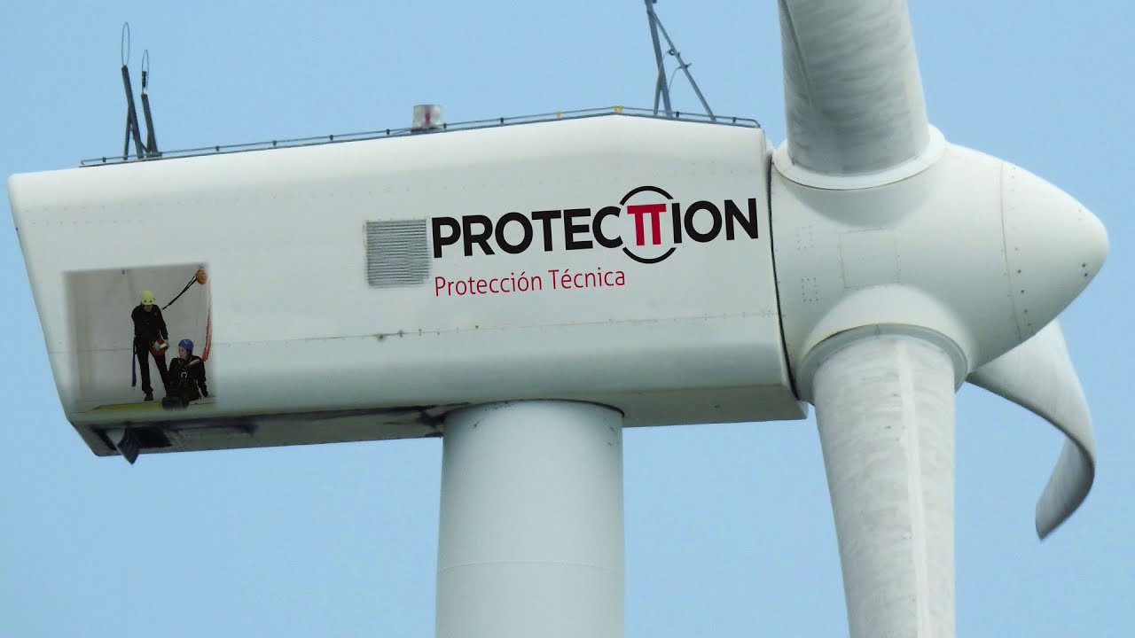 Rescue from a wind turbine using the micro descender Wind Escapettor and micro pulley system Pastto.