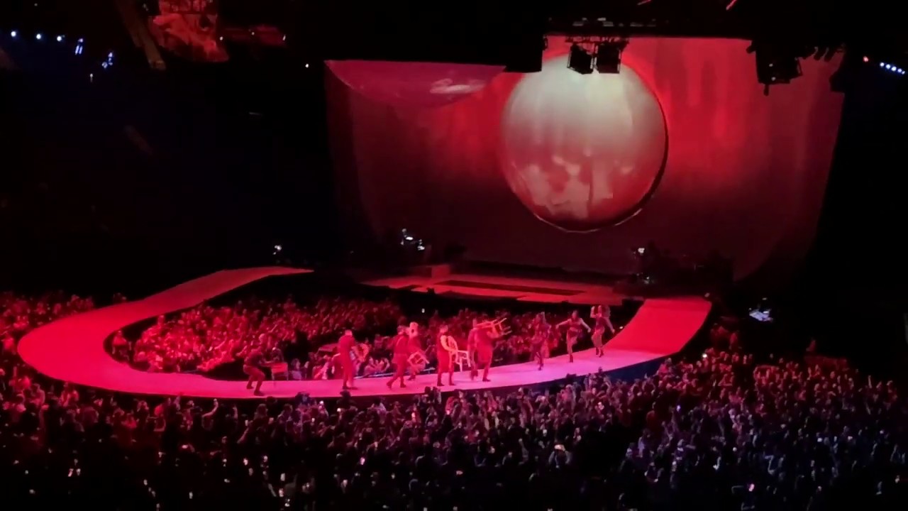 Ariana Grande - ɹǝuǝʇǝǝʍs\thank u, next World Tour VLOG - Los Angeles, CA at The Forum...12-21-2019.