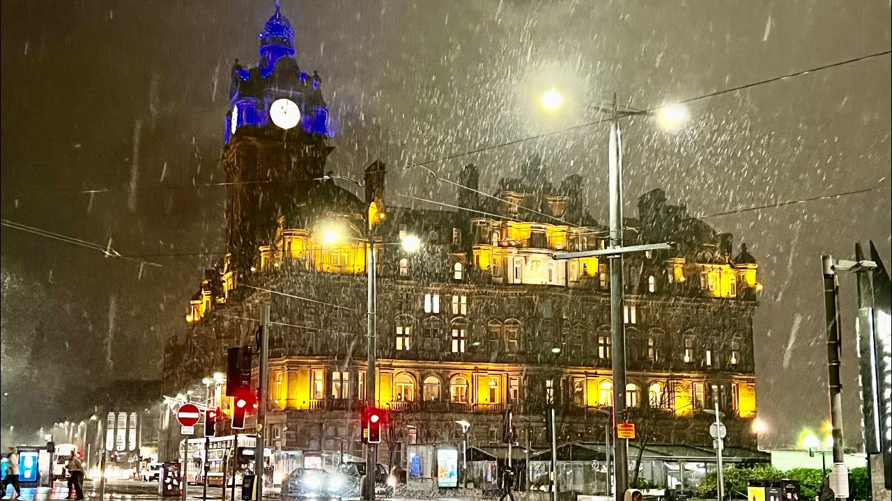 ❄Magical Snowfall ❄ UHD 4K Ambient Snow Walk Princes Street, Edinburgh, Scotland 