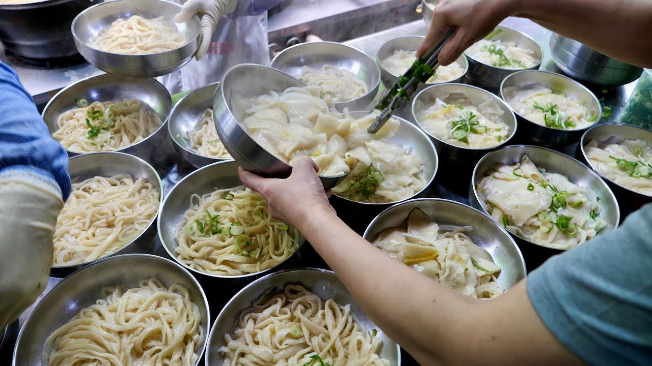 Мастер корейской лапши ручной работы (калгуксу), корейская уличная еда