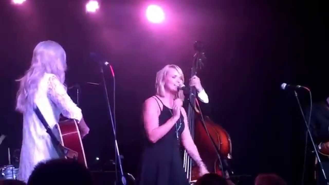 Miranda Lambert Returned to the Stage to Sing 