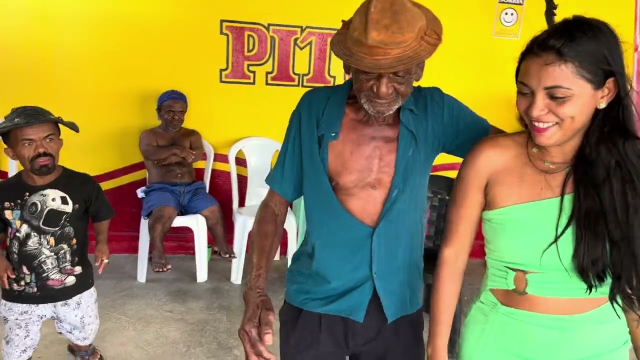 SEU RAIMUNDO SE INTERESSOU PELA MORENA NO BAR BOCA DE LITRO