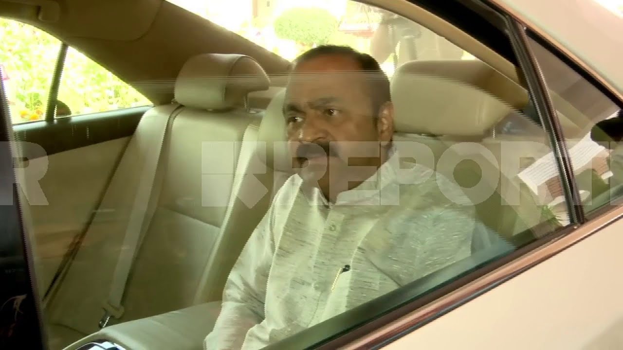 സ്ഥാനാർത്ഥി നിർണയ യോഗം കഴിഞ്ഞ് കോൺഗ്രസ് നേതാക്കൾ പുറത്തേക്ക്, ചോദ്യങ്ങൾക്ക് ചിരിമാത്രം, മറുപടിയില്ല