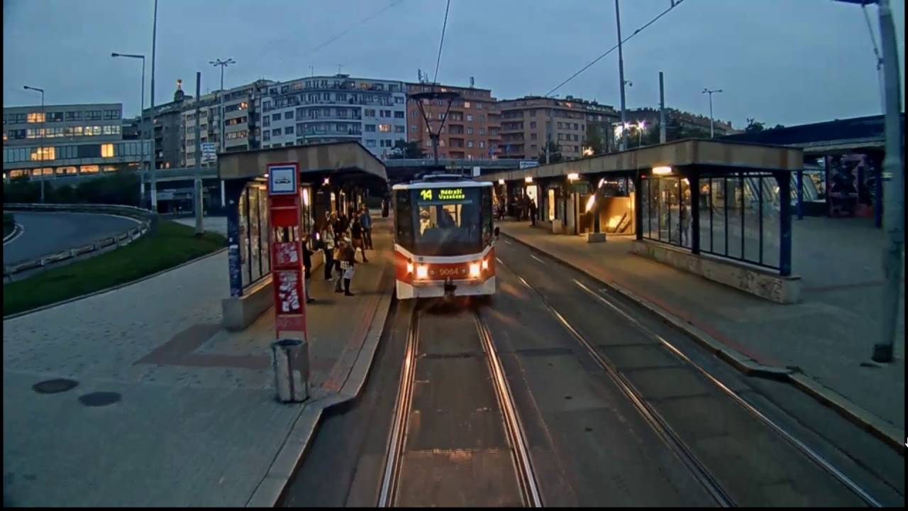 Praha ze střechy tramvaje KT8N2,, Chotkovy sady - Výstaviště Holešovice