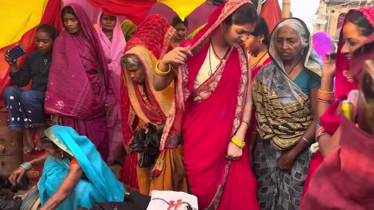मेरे दादी के कर्म में सभी लोग दान कर रहे हैं