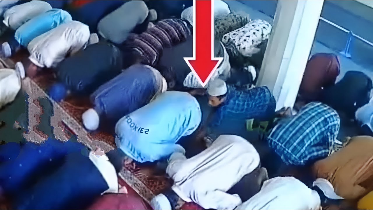 لن تصدق أغرب سرقة في المسجد صورتها الكاميرا! هل هذا بشر فعلا