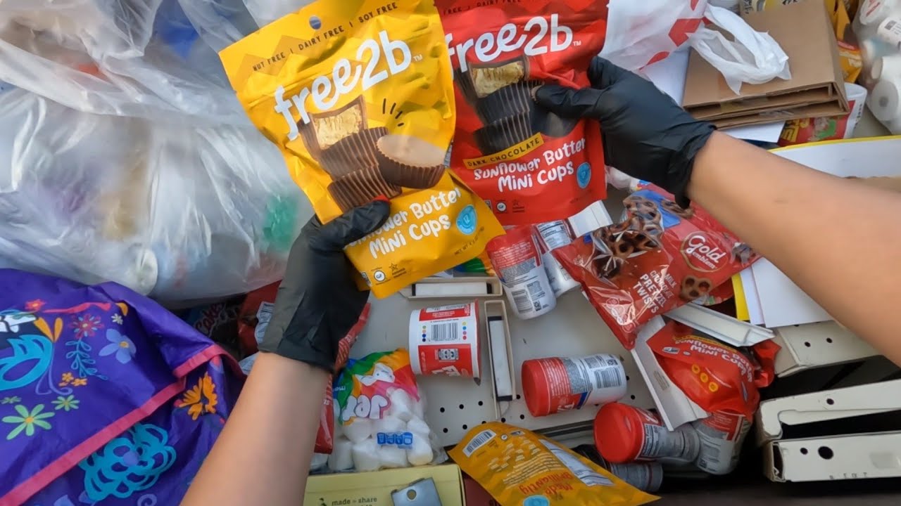 Dumpster Diving: Hala ka..Nagtapon po ang store ng mamahaling mga chocolates😱🍫