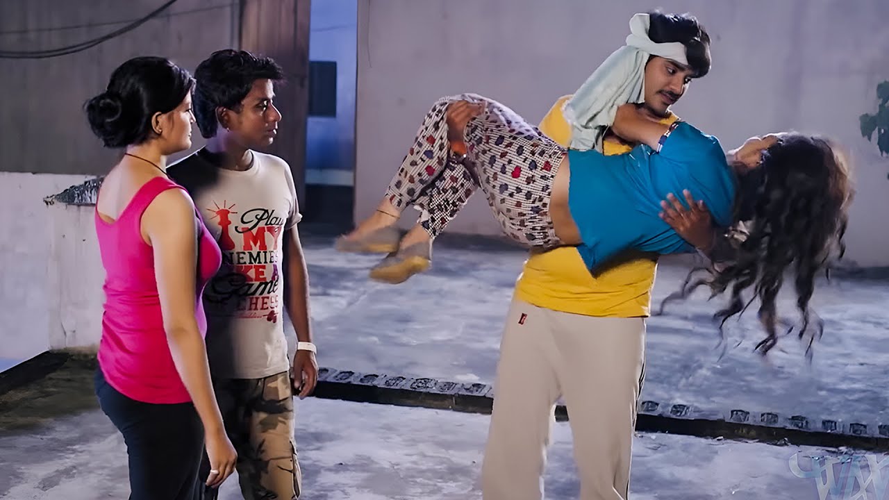 चिंटू पांडेय ने आखिर क्यों उठया निधि झा लूलिया को गोद में