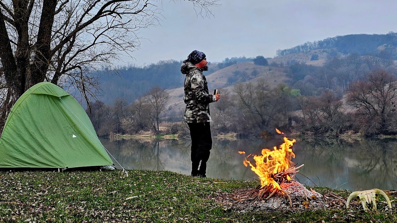 🎣 Cu CORTU-N SPATE - DOUA ZILE de PESCUIT, drumetie si campat pe malul OLTULUI