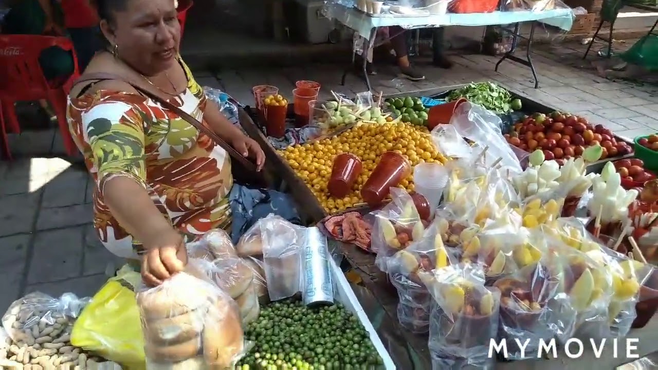 UN DOMINGO DE PLAZA EN BEJUCOS MÉXICO