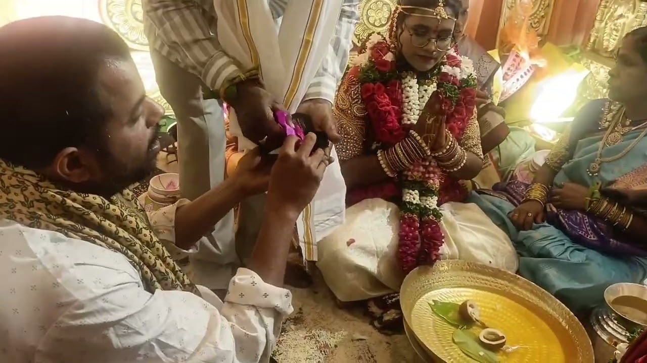 Pelli jarugu thundhi