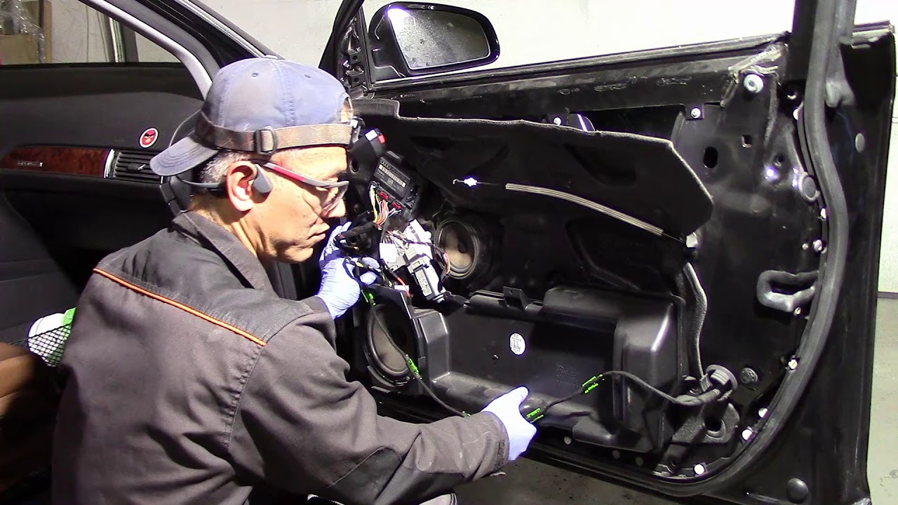 Audi A6  door panel Removal & front Window replaced (奥迪A6右前门内饰拆卸及玻璃更换)