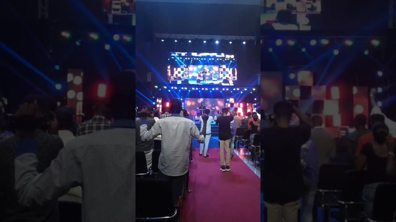 Dr. Sonnie Badu worships at IYES 2024 with Pastor Brian Amoateng