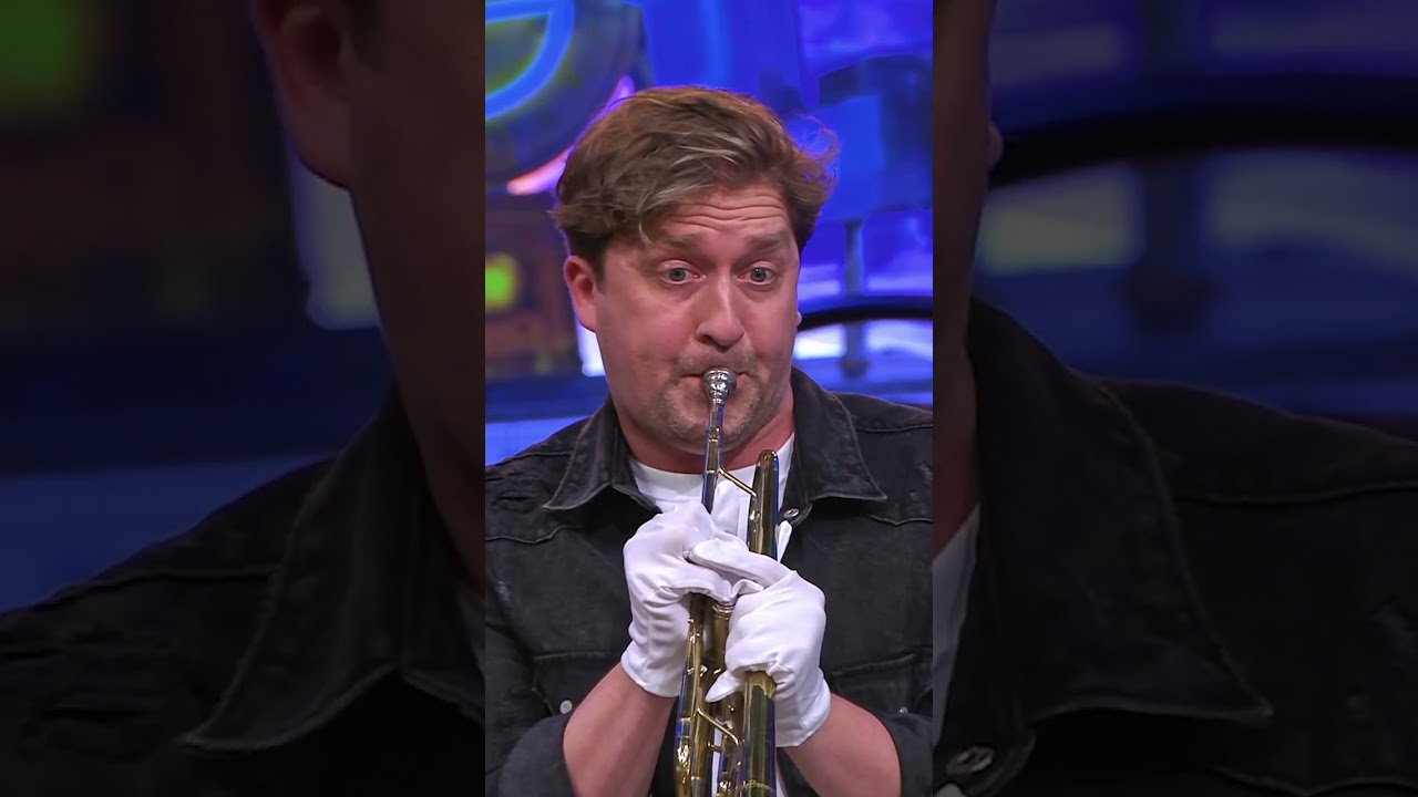 Alex Ploeg en zijn trompet-act 🎺 #LastOneLaughingNL #vals