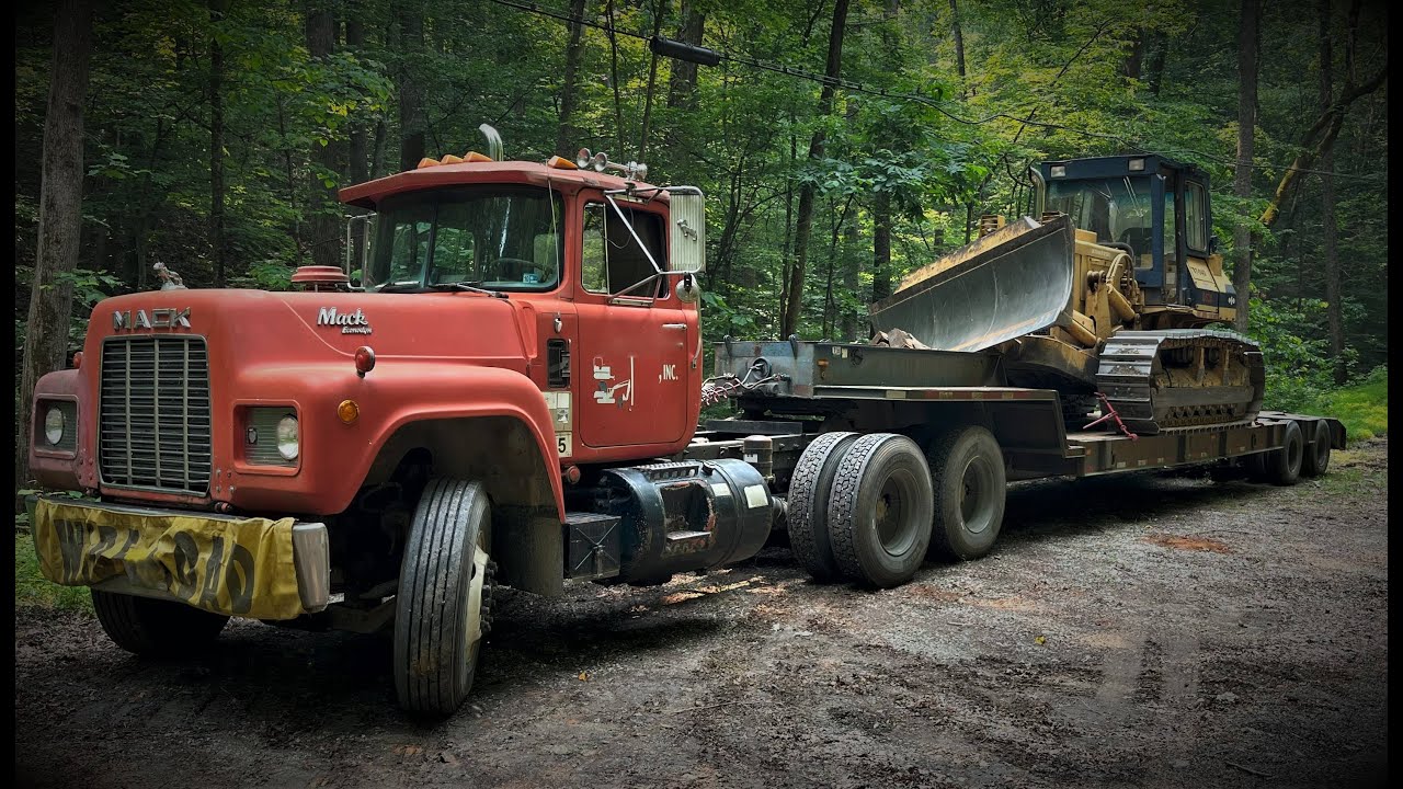 Mack R model Moving Equipment